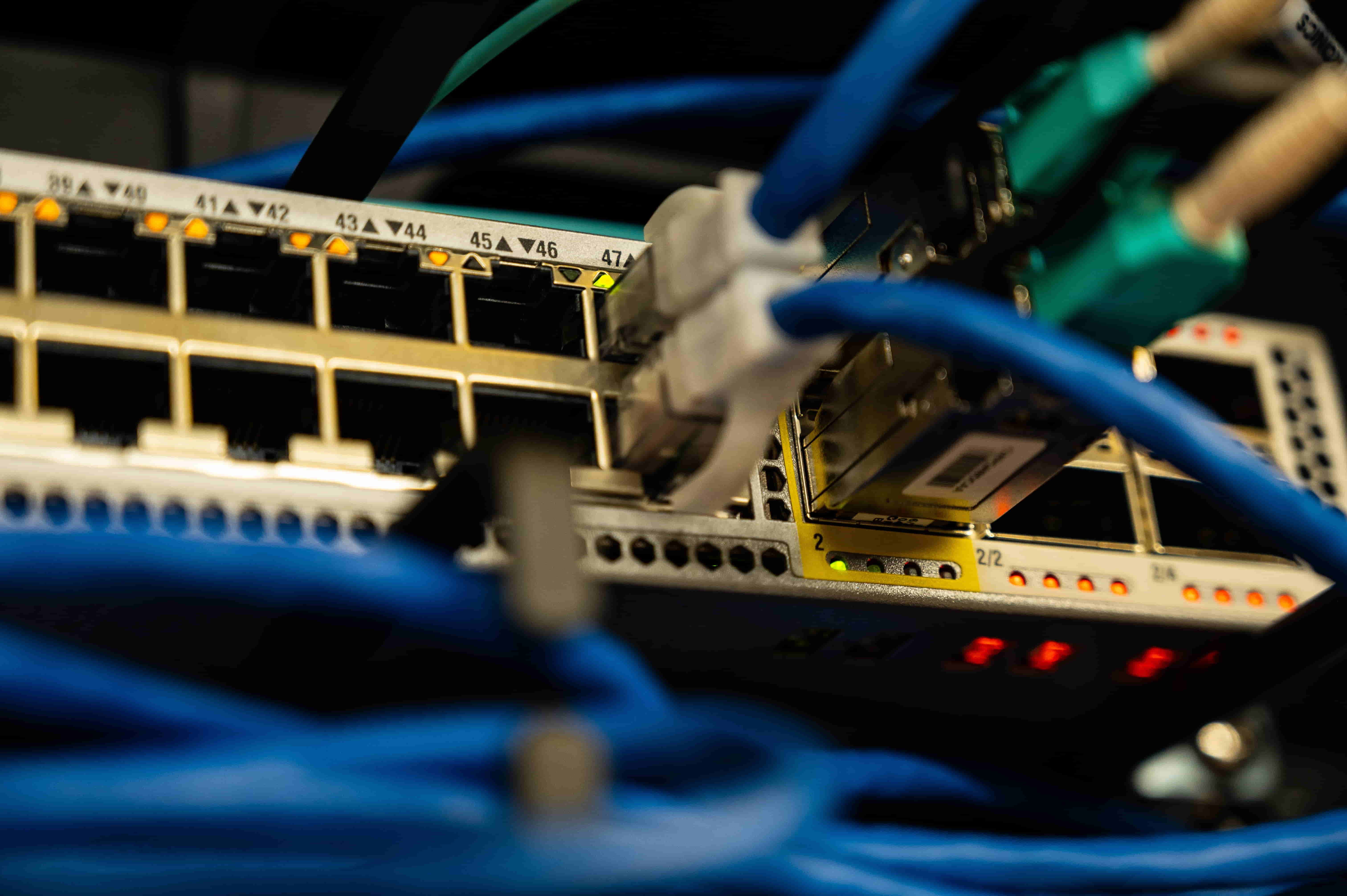 Perbedaan Unmanaged Switch dan Managed Switch